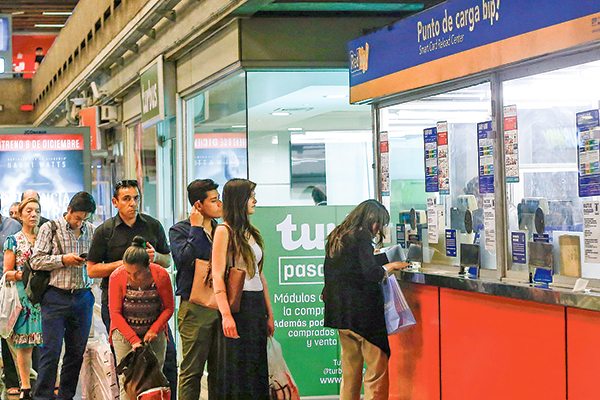<p>BancoEstado y Santander ganan la licitación para proveer los cajeros automáticos en el Metro</p>