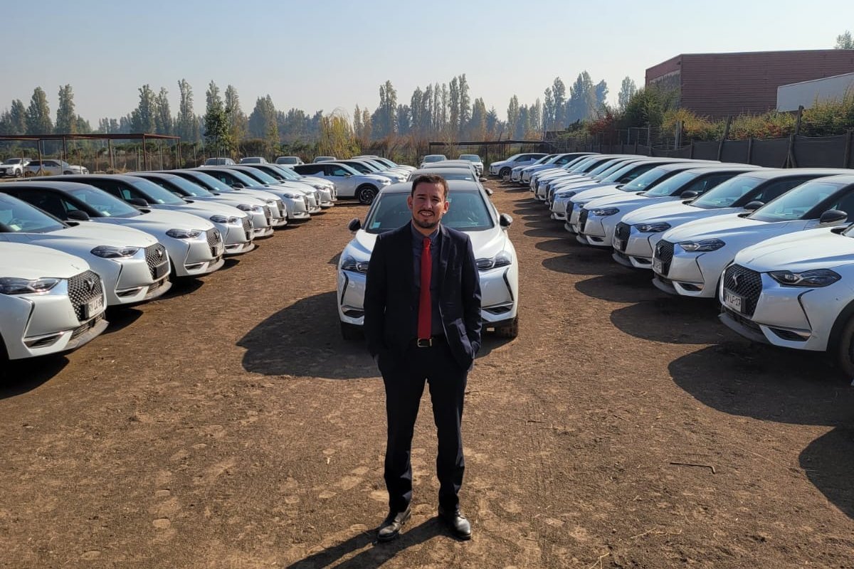 <p>El emprendedor que hizo negocio con la flota de autos que dejó Beat en Chile tras su salida</p>