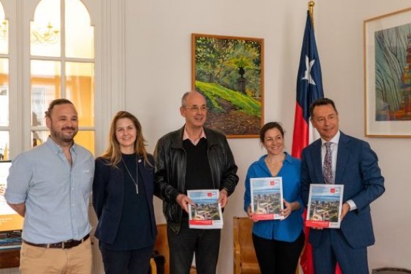 <p>Sebastian Díaz, Carolina Rossi, Peter Bruck (presidente WSA Global), Nora Wolloch (executive manager WSA Global) y Rodrigo Olsen (embajador de Chile en Austria).</p>