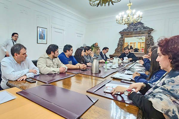 <p>El Presidente Boric en la reunión con los sindicatos de la salmonera.</p>