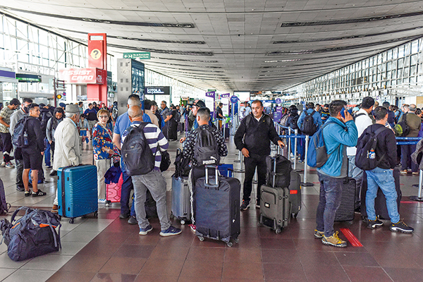 <p>Minsal deja sin efecto plan “Fronteras Protegidas” y aerolíneas aseguran que “será una contribución a la recuperación de la actividad aérea”</p>