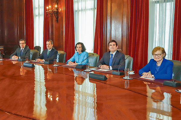 <p>Operadores financieros estiman alza de 0,3% en IPC de mayo y anticipan baja de tasas en julio</p>
