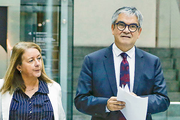 <p>La subsecretaria de Hacienda, Heidi Berner, junto al ministro Mario Marcel.</p>