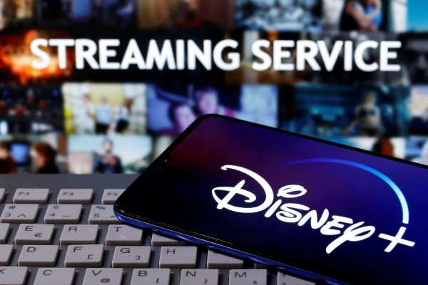<p>Acciones de Disney caen tras proyectar nuevas pérdidas en su negocio de streaming</p>