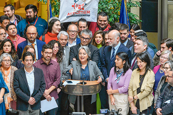 <p>Un buen ambiente dejó la aprobación del salario mínimo en el oficialismo. Fotos: Agencia Uno</p>