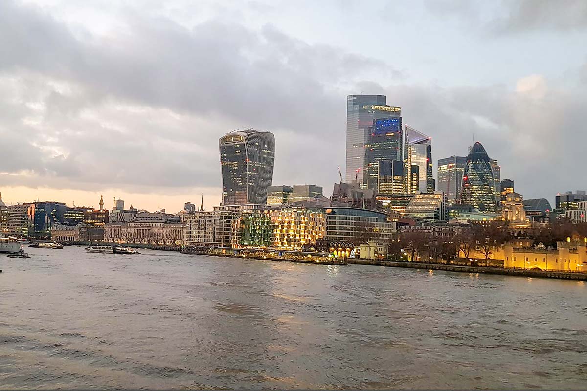 <p>Terminada la fiesta de la coronación, Londres retoma el desafío de recuperarse de la crisis financiera</p>