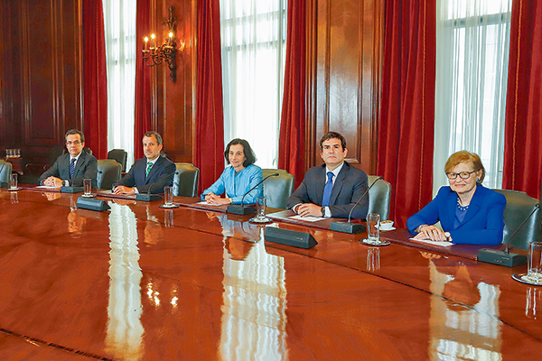 <p>Banco Central mantiene la tasa de interés, pero suaviza el tono de cara a las próximas reuniones</p>