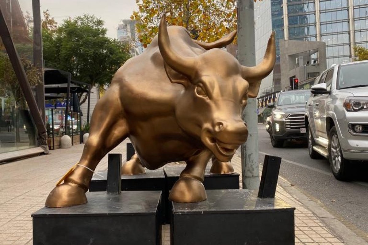<p>¿Qué hace una imitación del toro de Wall Street en pleno Sanhattan?</p>