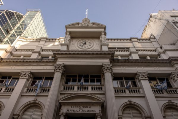 <p>Argentina subirá su tasa de interés 600 puntos básicos por escalada inflación</p>