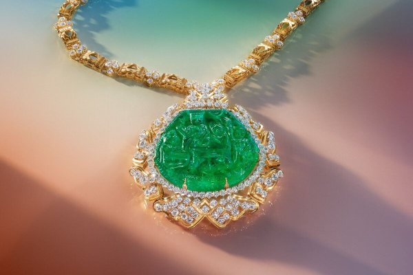 <p>Masiva subasta de joyas valuadas en US$ 202 millones marca récord mundial en Ginebra</p>