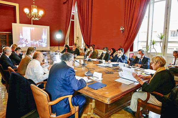 <p>Isapres: aprobación de proyecto alternativo abre primera controversia en el Senado y una dura arremetida del Gobierno</p>