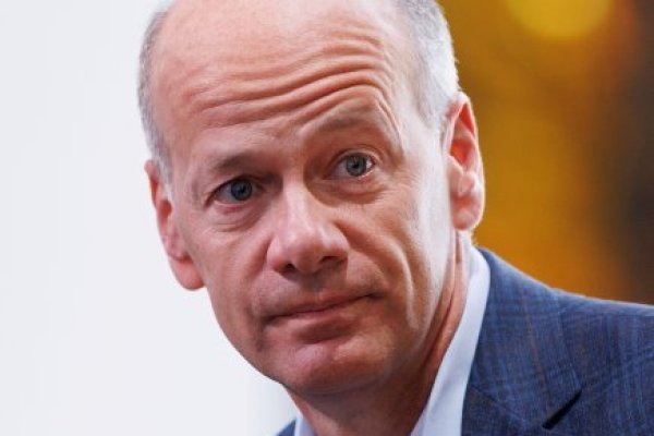 El exCEO del Silicon Valley Bank culpa al alza de tasas de haber hundido al banco que disparó la crisis bancaria regional en EEUU