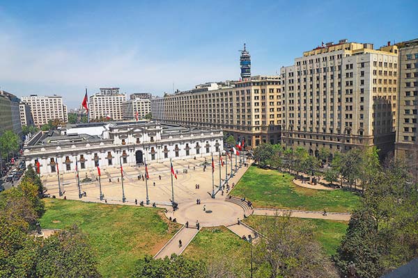 Sin contar Codelco: informe calcula que sostener a las empresas estatales le cuesta al Fisco el equivalente a 6.500 viviendas sociales por año