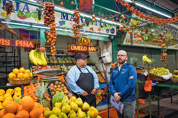 Canasta básica de alimentos disminuye su valor en abril y queda al borde de bajar de los $ 64 mil