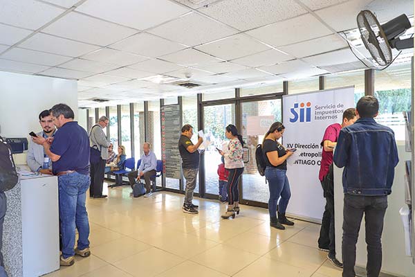Los correos donde el SII advirtió a los altos patrimonios que estarían subdeclarando sus ingresos
