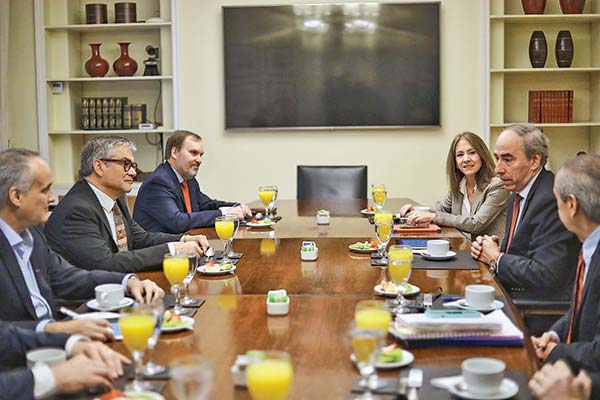 "Los fallos hay que cumplirlos": tras cita con Marcel, grandes empresarios endurecen postura en torno a la crisis de las isapres