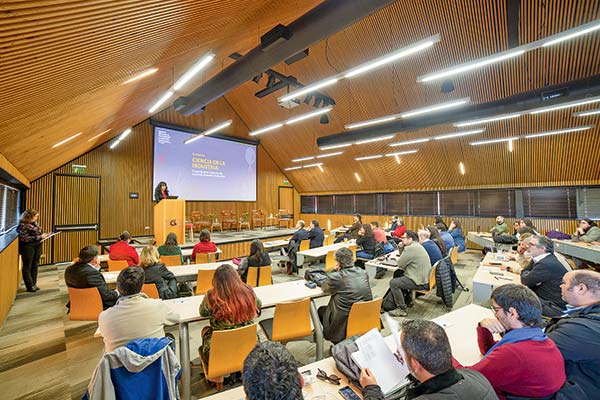 Las claves para que profesionales con doctorado puedan insertarse en el sector productivo del país