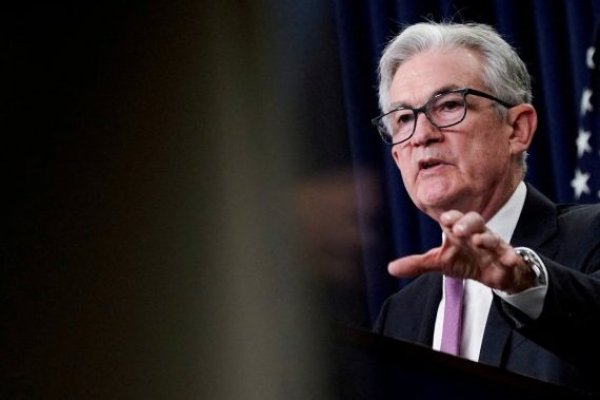 <p>Powell insinúa que la Fed podría hacer una pausa en tasas en junio</p>