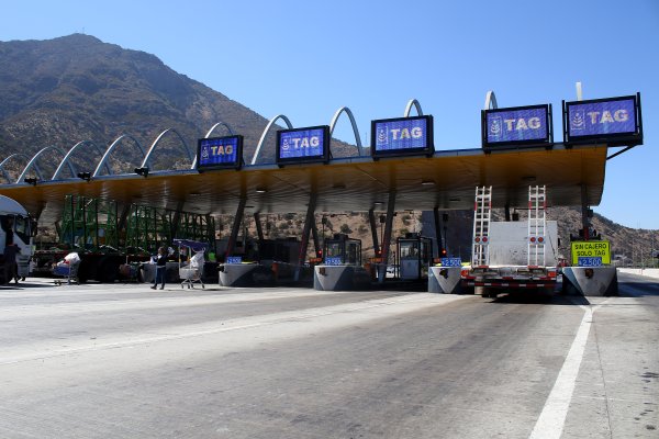 <p>Gobierno prepara medidas por apedreo de vehículos que circulaban por la autopista Ruta del Maipo</p>