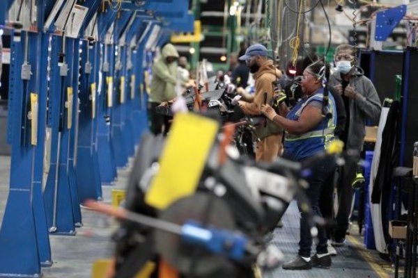 <p>Las fábricas de la Eurozona se hunden y su actividad disminuye al ritmo más rápido desde la pandemia</p>