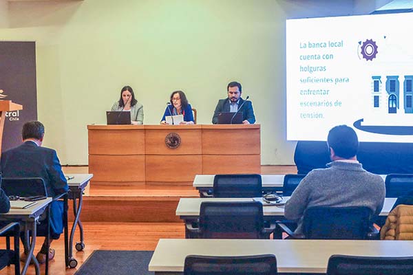 <p>Economistas ven acotado efecto en la actividad por requerimiento a bancos y se afianza expectativa de recorte de tasas en julio</p>