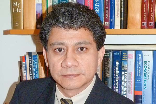 <p>Alfredo Coutiño de Moody´s Analytics y RCC a bancos: “El momento es propicio y se espera que su efecto no sea significativo”</p>