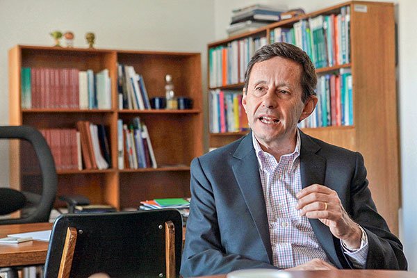 <p>De Gregorio y decisión del Central: “Abre espacio a una desaceleración y una convergencia de la inflación mayor”</p>