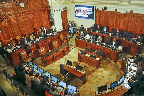 Comisión Experta: las órdenes de partido vuelven al Congreso en gloria y majestad