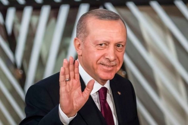 <p>Erdogan se impone en elecciones en Turquía y prolonga su mandato a una tercera década</p>