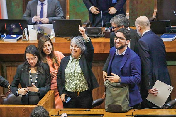 <p>Salario mínimo de $ 500 mil: Cámara despacha a ley el reajuste que comenzará a regir desde el próximo año</p>