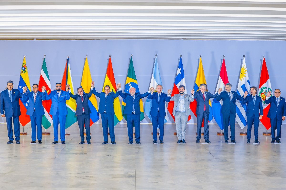 <p> .Reunión de Presidentes de los Países de América del Sur.</p>
