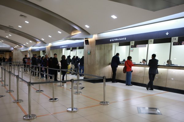 <p>Bancos resienten el deterioro en el escenario económico y sus utilidades bajan casi un 30% entre enero y abril</p>