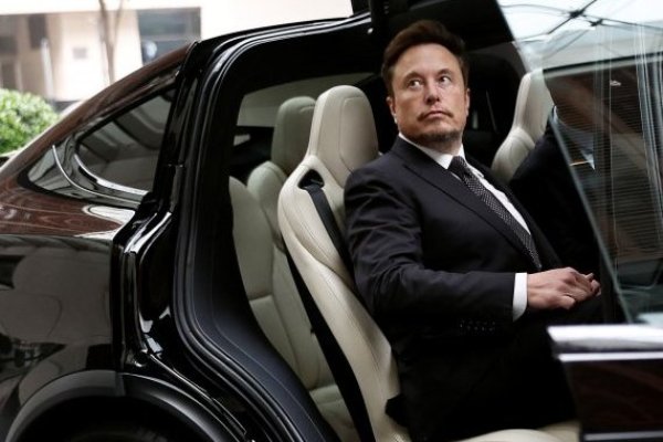 <p>"El hermano Ma!" El público llena de elogios a Elon Musk durante su visita a China, que mantiene bloqueada su red Twitter</p>