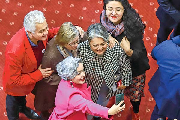 <p>La ministra del Trabajo y Previsión Social, Jeannette Jara, y el presidente de la CUT, David Acuña, en el Congreso. Foto: Julio Castro</p>