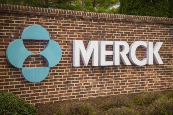 Farmacéutica Merck demanda a EEUU y califica reducción de precios de medicamentos como "extorsión"