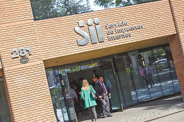 El SII extiende el plazo para que los contribuyentes se eximan de pagar el nuevo IVA a los servicios