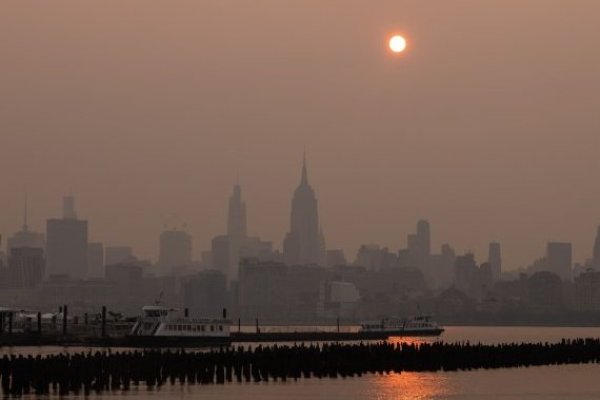 El peor aire del mundo ahoga a Nueva York y reaparece el uso de mascarillas