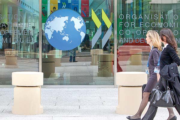 <p>La OCDE también mejora las proyecciones para el desempeño de la economía en Chile y espera que el PIB se contraiga 0,1%</p>