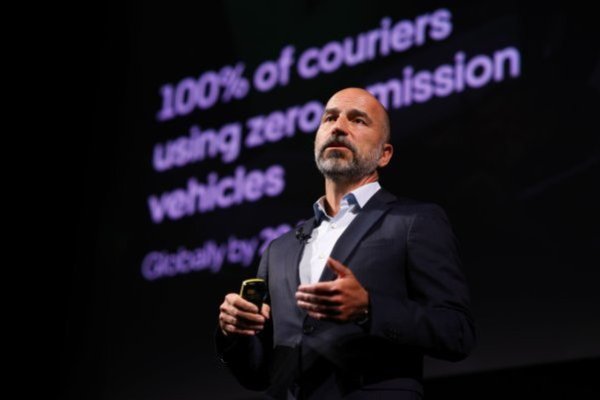 Uber se compromete a eliminar los "innecesarios" residuos plásticos de sus entregas