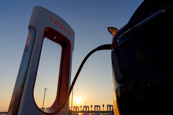 <p>Acciones de Tesla se disparan tras acuerdo con GM por uso de supercargadores</p>