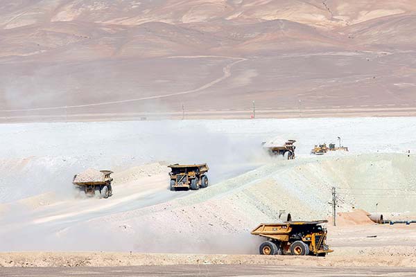 El plan de Minera Escondida para reemplazar el diésel por energía solar