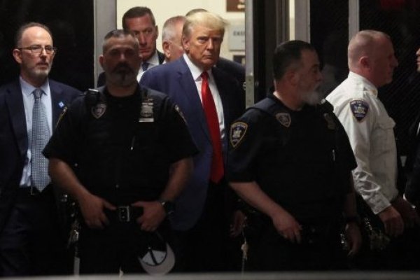 <p>Trump dice que fue acusado en investigación sobre el manejo de documentos clasificados</p>