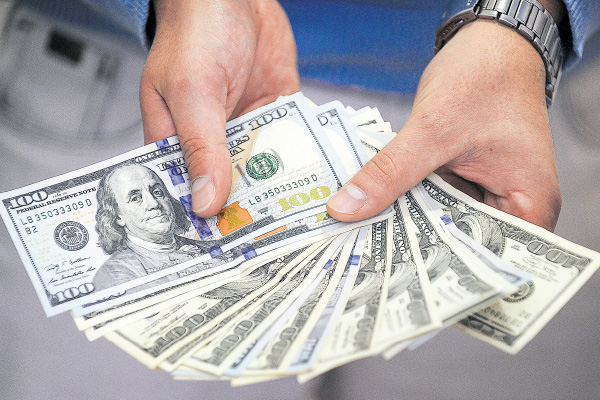 <p>El boom de cuentas corrientes en dólares en Chile no para: durante el primer trimestre se abrieron más de 100 mil</p>