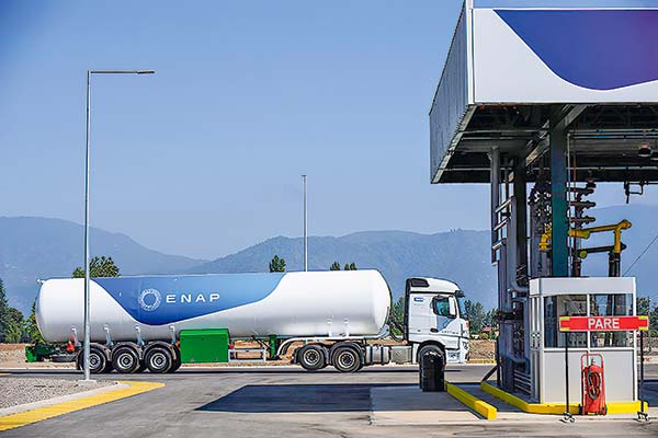 Enap informa dificultades en la entrega de gasolina a empresas distribuidoras ante problemas en la bahía de Quintero