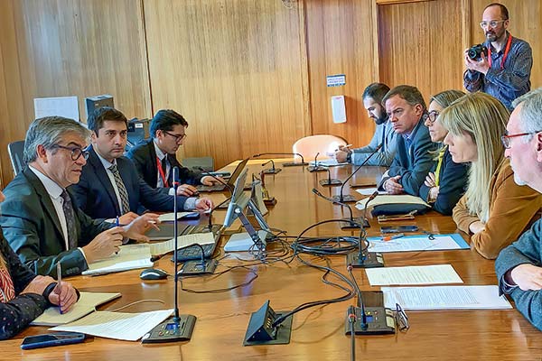 Siguen diálogos por pacto fiscal: Marcel se reúne con Demócratas y recibe este viernes a ONG