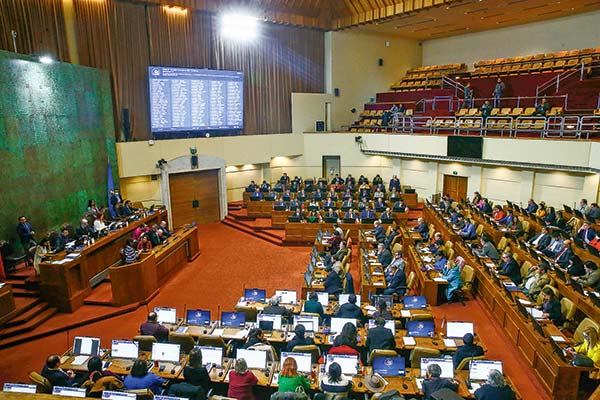 Proyecto que instaura el “derecho al olvido financiero” avanza en el Congreso