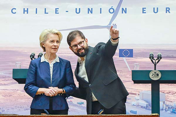 <p>La presidenta de la Comisión Europea, Ursula von der Leyen, y el Presidente Boric lideraron diversas actividades en La Moneda. Fotos: Julio Castro</p>