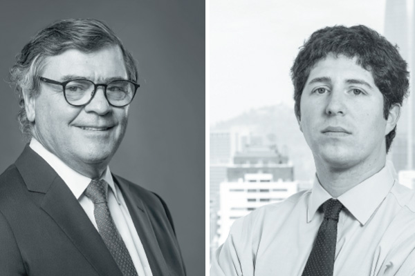 <p>El abogado de Raimundo Valenzuela, Pedro Pablo Gutiérrez (a la izquierda) y el abogado de los exejecutivos, Franco Acchiardo.</p>