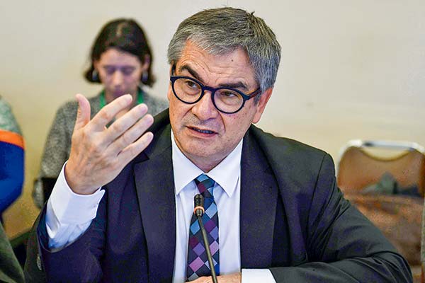 Pacto fiscal: Marcel pide ser "realistas" y rechaza idea de que solo con crecimiento se puede financiar el gasto público
