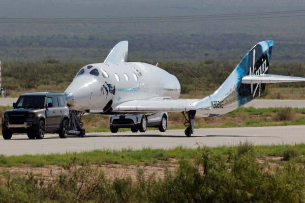 Cuenta regresiva: la firma de turismo espacial de Richard Branson pone fecha a su primer vuelo comercial